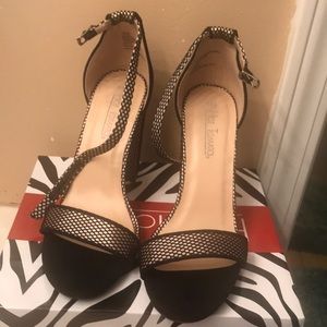 Black heels never worm . Had foot surgery can’t wear them with box